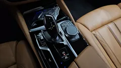 2022 BMW 5-Series 520i Luxury — фото 9