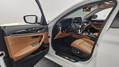 2022 BMW 5-Series 520i Luxury — фото 10