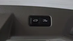2023 Kia Carnival Diesel 9-Seater Hi-Limousine, белый — фото 20