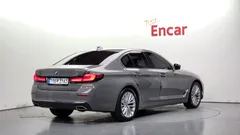 2022 BMW 5-Series 523d xDrive Luxury — фото 2