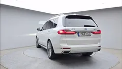 2022 BMW X7 xDrive 40i Design Pure Excellence 7-Seater — фото 2