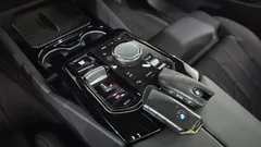 2024 BMW 5-Series 520i M Sport — фото 9