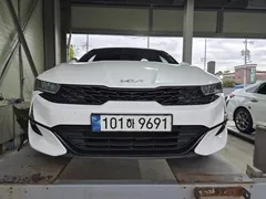 2023 Kia K5 2.0 LPI(Renter car), белый — фото 1