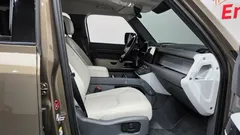2023 Land Rover Defender 110 D300 HSE — фото 11