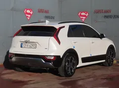 2023 Kia Niro Signature, белый — фото 3