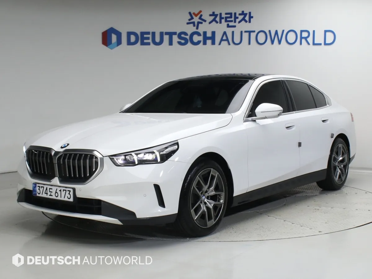 2024 BMW 5-Series 520i