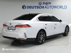 2024 BMW 5-Series 520i — фото 2