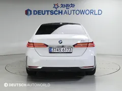 2024 BMW 5-Series 520i — фото 4
