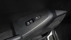 2023 Kia Seltos Gasoline 1.6 Turbo 2WD, белый — фото 19
