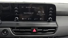 2023 Kia Seltos Gasoline 1.6 Turbo 2WD, белый — фото 18