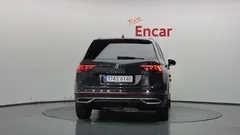 2022 Volkswagen Tiguan 2.0 TDI Premium, серый — фото 4