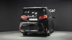 2024 Toyota Alphard 2.5 HEV Executive AWD — фото 4