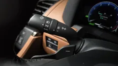 2024 Toyota Alphard 2.5 HEV Executive AWD — фото 17