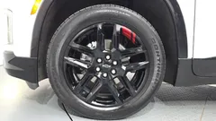 2023 Chevrolet Traverse 3.6 AWD Redline, белый — фото 5