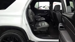 2023 Chevrolet Traverse 3.6 AWD Redline, белый — фото 11