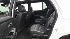 2023 Chevrolet Traverse 3.6 AWD Redline, белый — фото 12