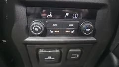 2023 Chevrolet Traverse 3.6 AWD Redline, белый — фото 17