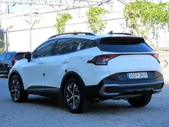 2023 Kia Sportage Signature Gravity 2WD, белый — фото 3