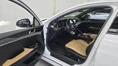 2023 Kia K5 Prestige, белый — фото 10