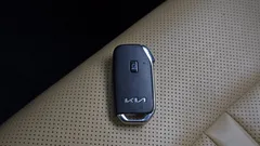 2023 Kia K5 Prestige, белый — фото 17