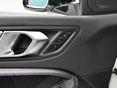 2022 BMW 1-Series 120i M Sports, белый — фото 19