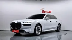 2023 BMW 7-Series 740d xDrive Design Pure Excellence, белый — фото 1