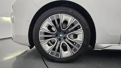 2023 BMW 7-Series 740d xDrive Design Pure Excellence, белый — фото 5