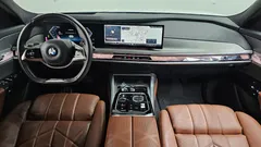 2023 BMW 7-Series 740d xDrive Design Pure Excellence, белый — фото 7