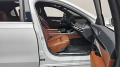 2023 BMW 7-Series 740d xDrive Design Pure Excellence, белый — фото 11