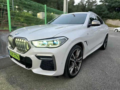 2022 BMW X6 M50i