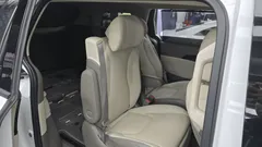 2023 Kia Carnival Gasoline 7-Seater Signature, белый — фото 15