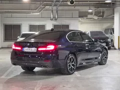 2022 BMW 5-Series 530e M Sport — фото 4