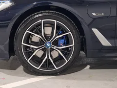 2022 BMW 5-Series 530e M Sport — фото 5