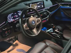 2022 BMW 5-Series 530e M Sport — фото 17