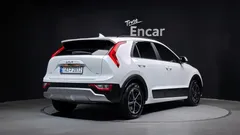 2024 Kia Niro Prestige, белый — фото 2