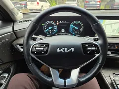 2023 Kia K8 Signature, синий — фото 17