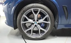 2023 BMW X5 xDrive 40i M Sport, синий — фото 5