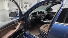 2023 BMW X5 xDrive 40i M Sport, синий — фото 10