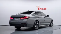 2022 BMW 5-Series 520i M Sport, серый — фото 2
