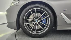 2022 BMW 5-Series 520i M Sport, серый — фото 5