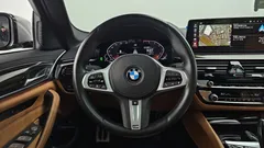 2022 BMW 5-Series 520i M Sport, серый — фото 17