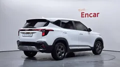 2023 Kia Seltos Gasoline 1.6 Turbo 2WD, белый — фото 2