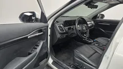 2023 Kia Seltos Gasoline 1.6 Turbo 2WD, белый — фото 10