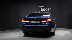 2022 BMW 5-Series M550i xDrive, синий — фото 4