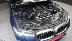 2022 BMW 5-Series M550i xDrive, синий — фото 6