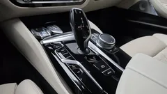 2022 BMW 5-Series M550i xDrive, синий — фото 9