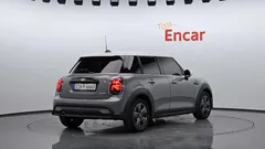 2022 Mini Cooper 5Door Classic, серый — фото 2