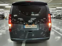 2023 Hyundai Staria Tourer 9-Seater, серый — фото 4