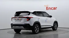 2023 Kia Seltos Gasoline 1.6 Turbo 2WD, белый — фото 2