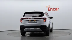 2023 Kia Seltos Gasoline 1.6 Turbo 2WD, белый — фото 4